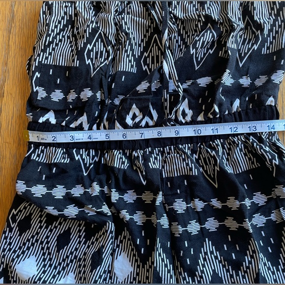 Valleygirl Strapless Black and White Patterned Jumpsuit Size 10 - Picture 9 of 10